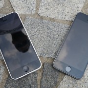 Kuris telefono aparatas atsparesnis smūgiams – „iPhone 5S“ ar „iPhone 5C“?