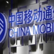 „China Mobile“ penktadienį pradės prekiauti „iPhone“, Timas Cookas džiaugiasi sandoriu
