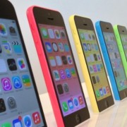 Gandas: „Apple“ rytoj išleis 8 gigabaitų talpos išmanųjį telefoną „iPhone 5C“