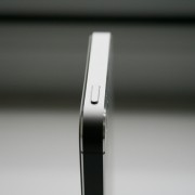 „Apple“ vykdys programą, kuria remontuos „iPhone 5“ su sugedusiais užrakinimo mygtukais