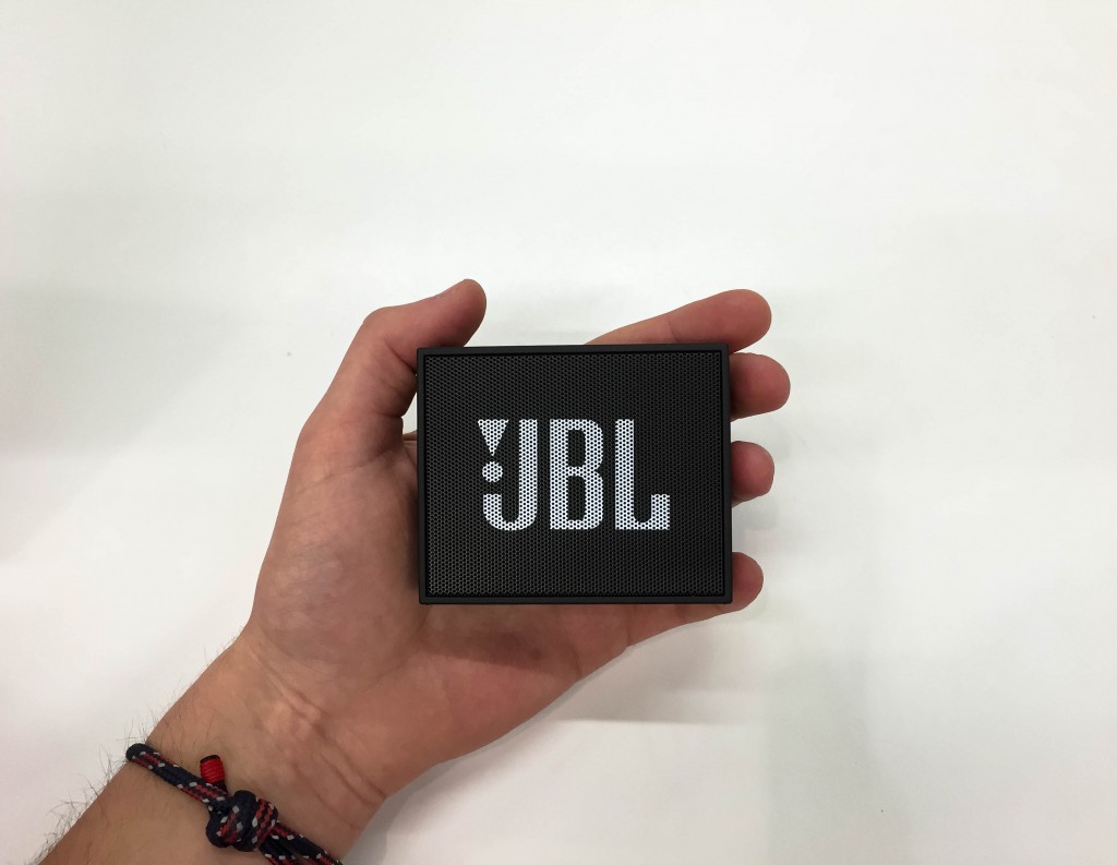 „JBL GO“ vos telpa į delną