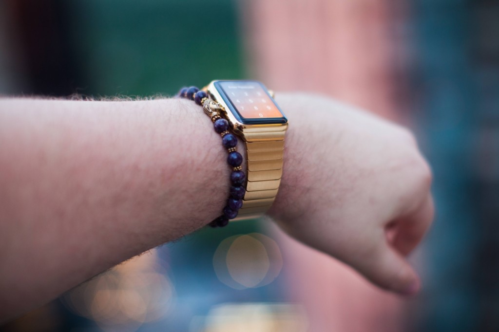 „Apple Watch“ papuoštas 18 karatų auksu