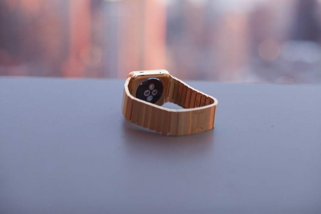 „Apple Watch“ papuoštas 18 karatų auksu