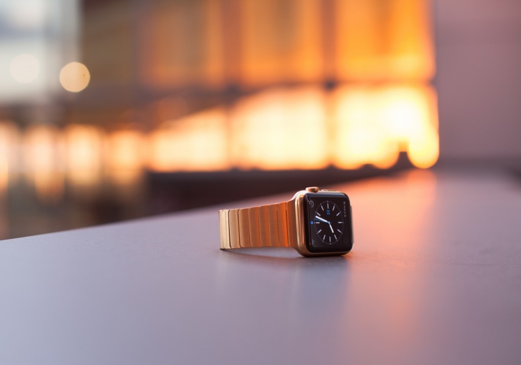 „Apple Watch“ papuoštas 18 karatų auksu