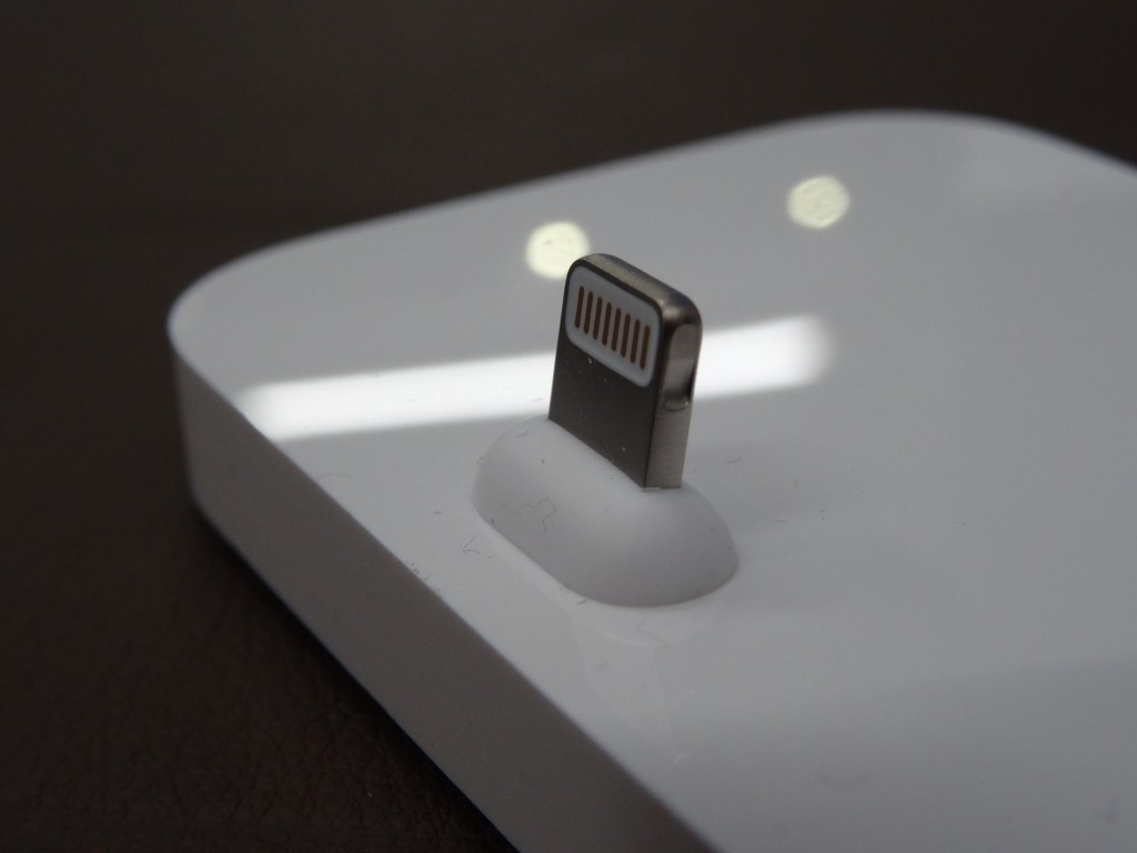 „iPhone Lightning Dock“ stovas: apžvalga