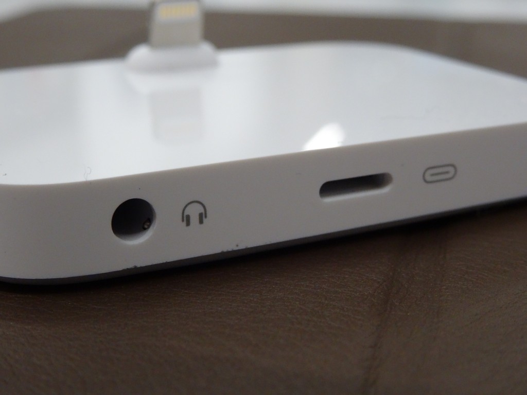 „iPhone Lightning Dock“ stovas: apžvalga