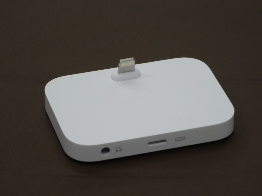 „iPhone Lightning Dock“ stovas: apžvalga