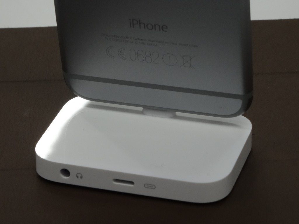 „iPhone Lightning Dock“ stovas: apžvalga
