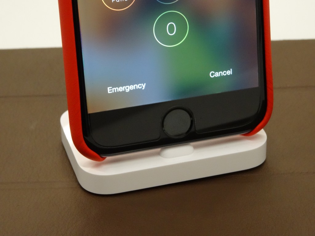 „iPhone Lightning Dock“ stovas: apžvalga