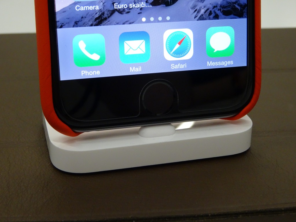 „iPhone Lightning Dock“ stovas: apžvalga