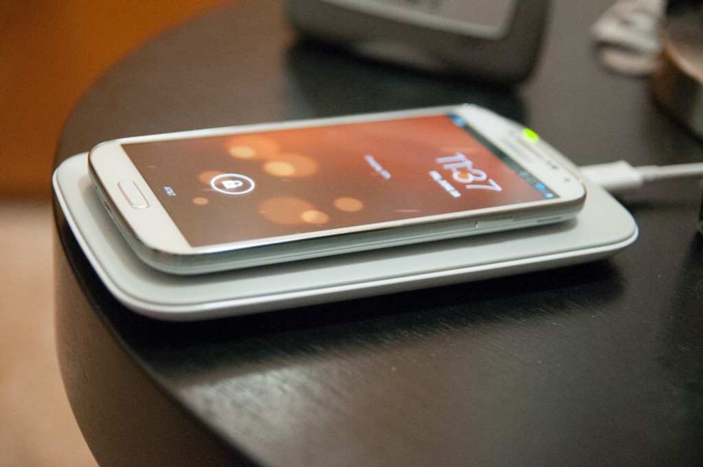 „Samasung Galaxy S6“ bevielis įkrovimas