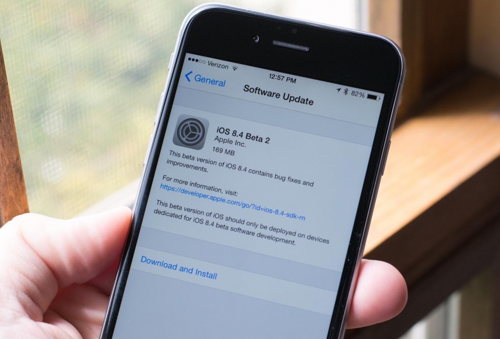 „iOS 8.4“ bandomoji versija