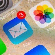 Atrasta nauja „iOS“ pašto programos klaida, leidžianti vogti vartotojų „iCloud“ slaptažodžius