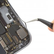 „Apple“ pabandė „iPhone 6S“ sukurti iš dalies atsparų vandeniui