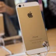 „WSJ“: „Apple“ prašo tiekėjų padidinti auksinės spalvos „iPhone 5S“ gamybą