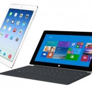 Naujausiose „Microsoft“ planšetės „Surface“ reklamose pabrėžiami „iPad“ trūkumai