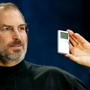 „Sony“ jau turi filmo apie Steve‘ą Jobsą scenarijų