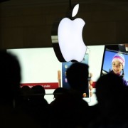 Brangiausias prekinis ženklas pasaulyje – jau nebe „Apple“
