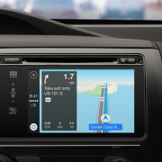 „Apple“ pristatė „CarPlay“ funkcija, kuri leis integruoti „iOS“ sistemą į automobilius