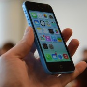 „Apple“ to per maža: „iPhone 5C“ pardavimai didesni už „BlackBerry“, „Windows Phone“ ar net „Android“ telefonus