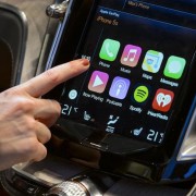 „Audi“, „Dodge“ ir dar 7 automobilių gamintojai prisijungs prie „CarPlay“ palaikymo