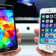 Naujausioje reklamoje „Samsung“ šaiposi iš „iPhone“ baterijos (video)