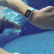 Testas: ar „Apple Watch“ yra atsparus vandeniui?