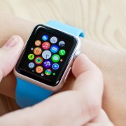 Paaiškėjo išmaniojo laikrodžio „Apple Watch“ komponentų savikaina
