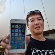 Japonijos gamintojai nori perimti „iPhone“ gamybą į savo rankas