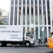 Reklamos agentūra maldauja „Apple“, kad ši atsisakytų „iPhone 6S“ pavadinimo