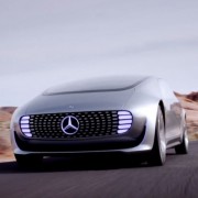 „Mercedes“ netaps „Apple“ automobilio gamintoja