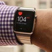 „Apple“ pasiūlė stažuotę po to, kai „Apple Watch“ išgelbėjo gyvybę